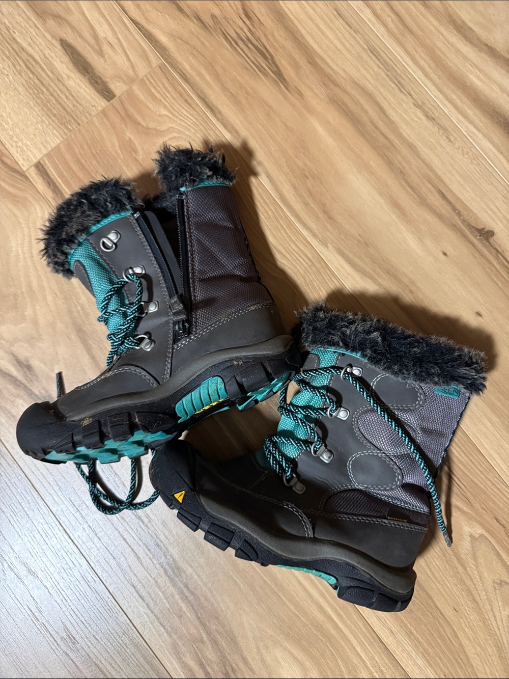 Keen Gray and Teal Women's Insulated Winter Boots with Faux-Fur Collar